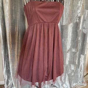 Sleeveless lace dress